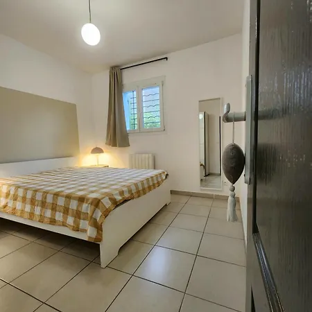 Calme Absolu Avec Parking Dans Belle Bastide Provencale Apartament *